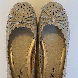 White Mountain Flats- Never Worn!